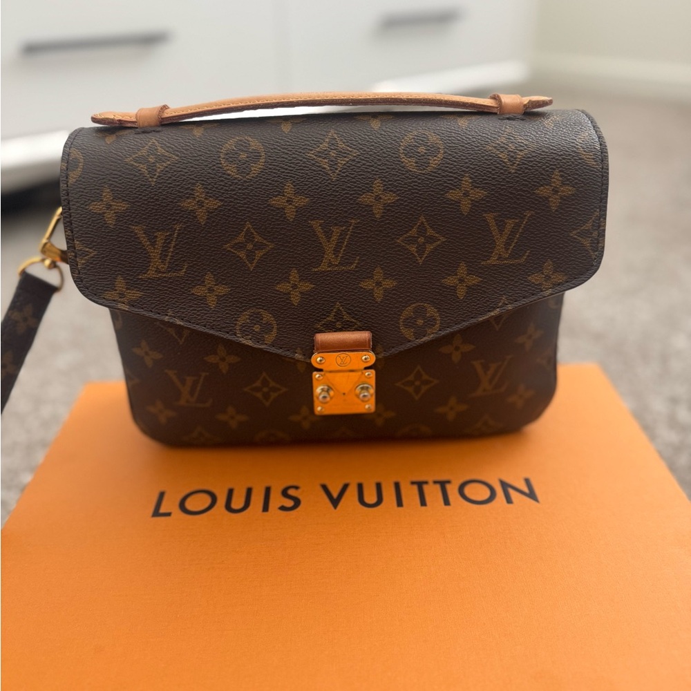 Louis Vuitton Pochette Métis